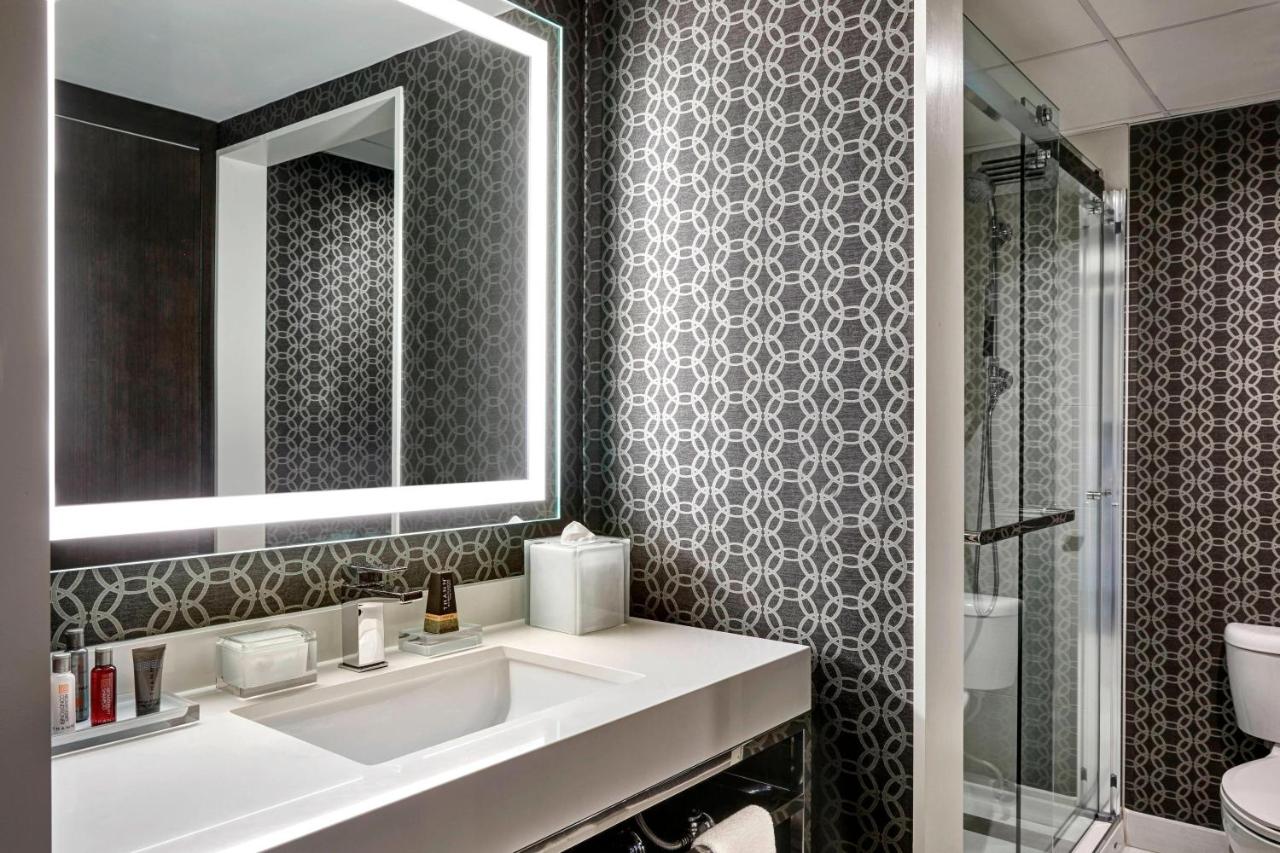 M Club Level, M Club lounge access, Guest room, 1 King — photo 2