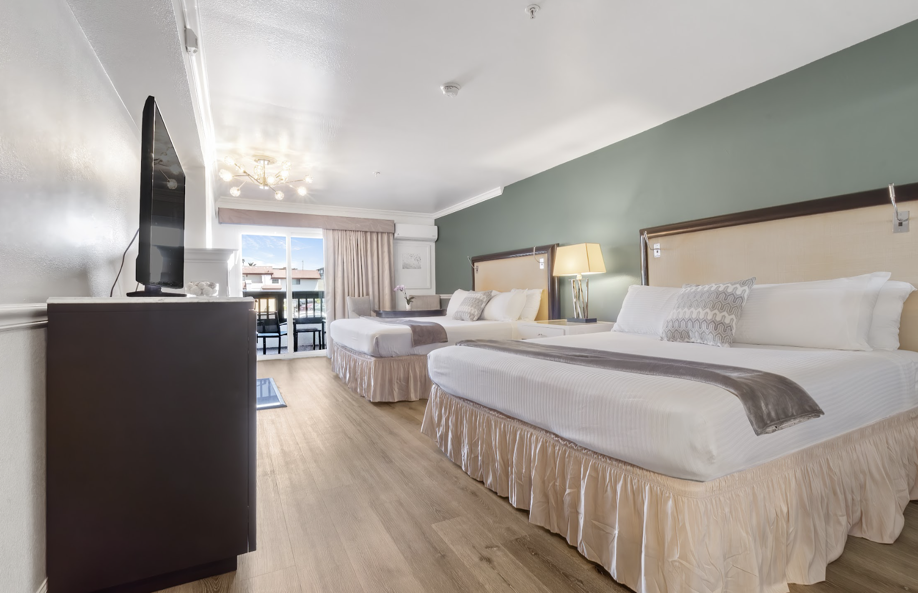 Double King With Balcony at Ascot Suites