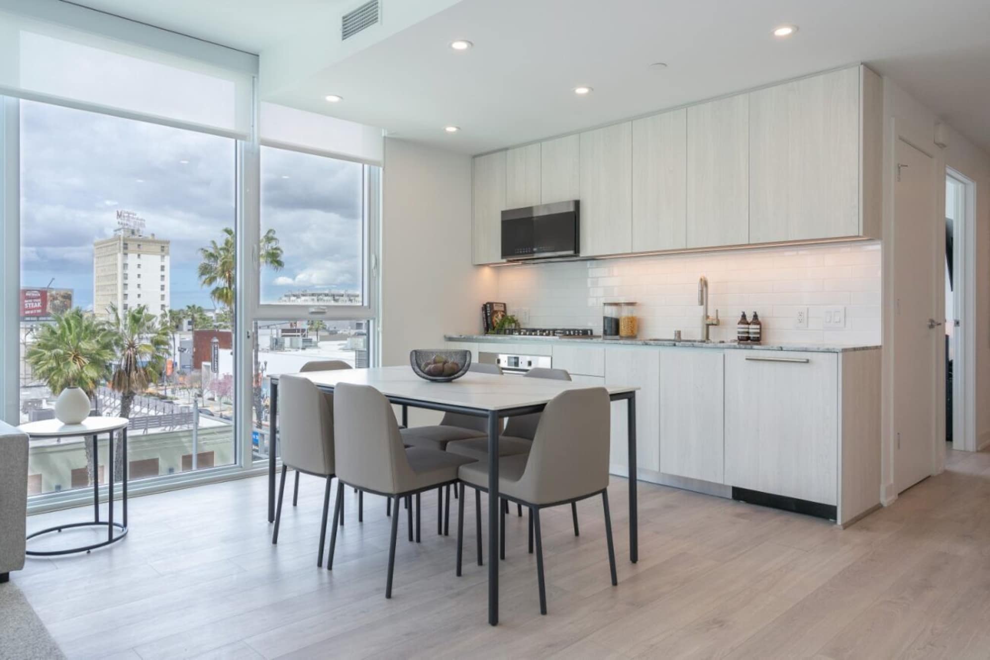 Level Luxurious Two Bedroom Suite at Level Long Beach (Vrbo listing)