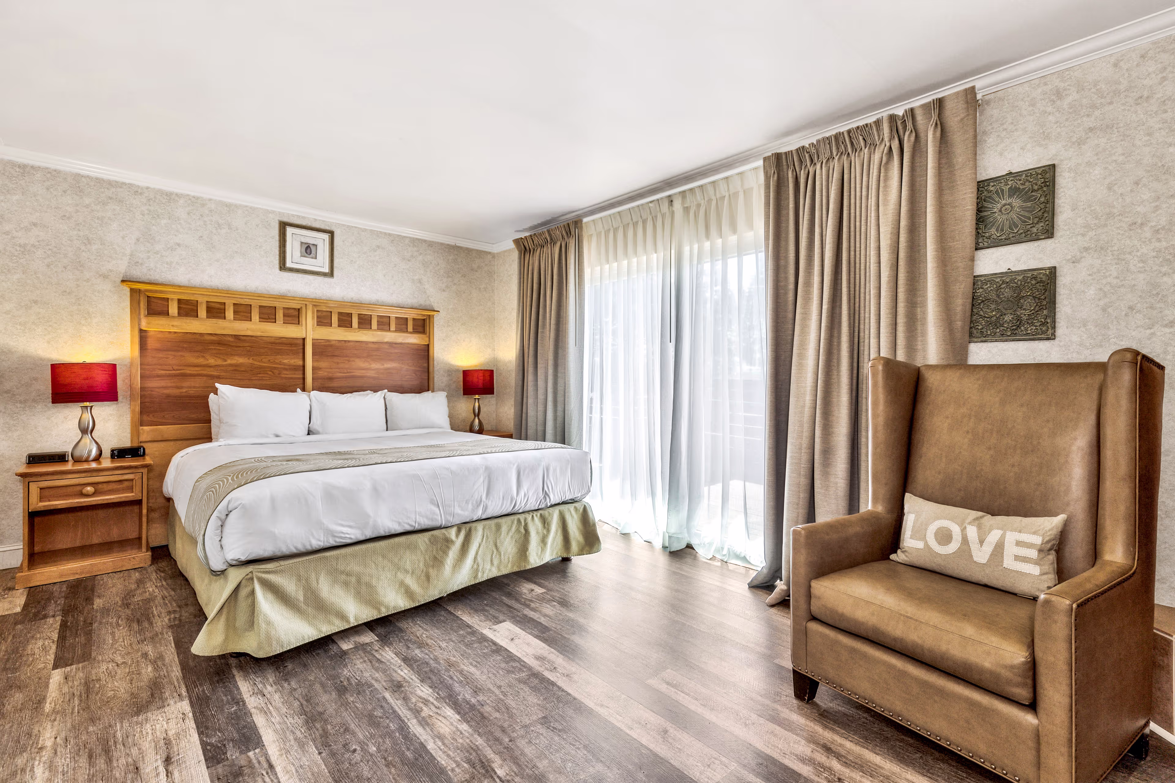 Honeymoon Suite at Forest Suites Resort