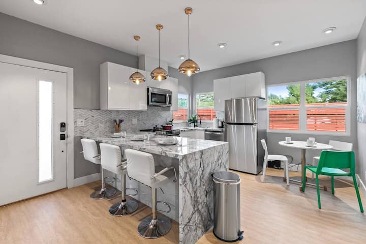 Private Executive Room at Sunnyvale Executive Suites II (Airbnb)