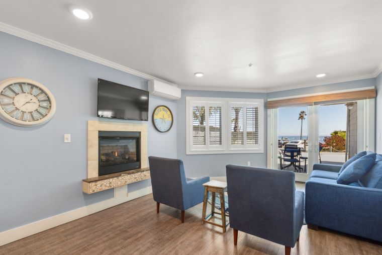 Beach House Fireplace Suite at Beach Street Inn & Suites