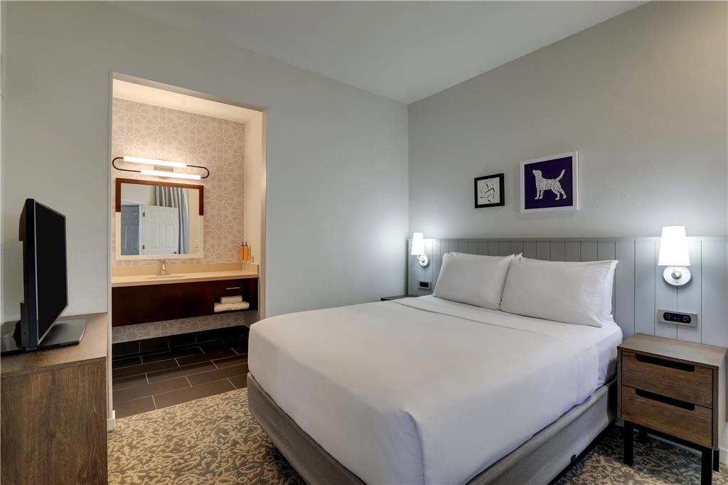 One Bedroom Suite - Queen at Sonesta ES Suites San Jose Airport
