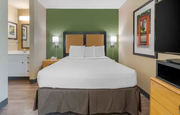 Deluxe Suite 1 Queen Bed at Extended Stay America Pleasanton - Chabot Dr.