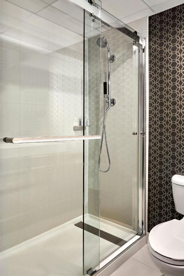 M Club Level, M Club lounge access, Guest room, 1 King — photo 3