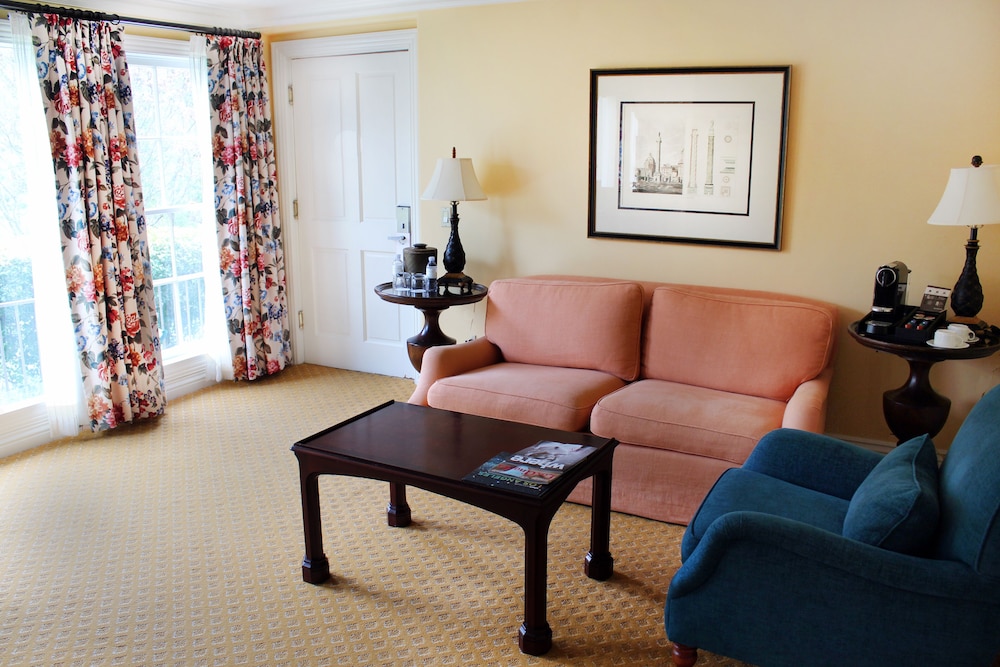 Suite (Oakcrest Cottage) — main photo