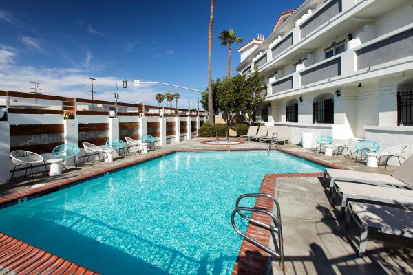Heated Pool and Hot Tub Rooms at Hotel Hermosa
