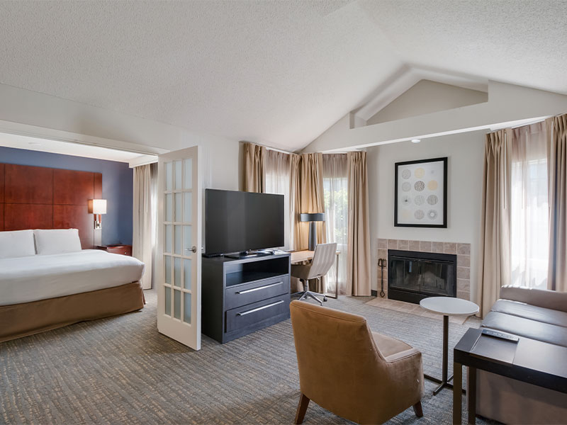 One Bedroom Suite at Sonesta ES Suites Huntington Beach Fountain Valley