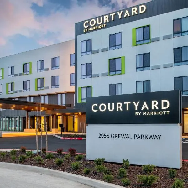 Suite at Courtyard by Marriott Modesto North