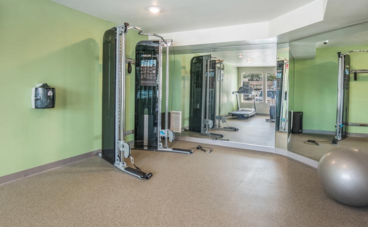 Non-Smoking Queen Bed Suite at WoodSpring Suites Chicago Midway