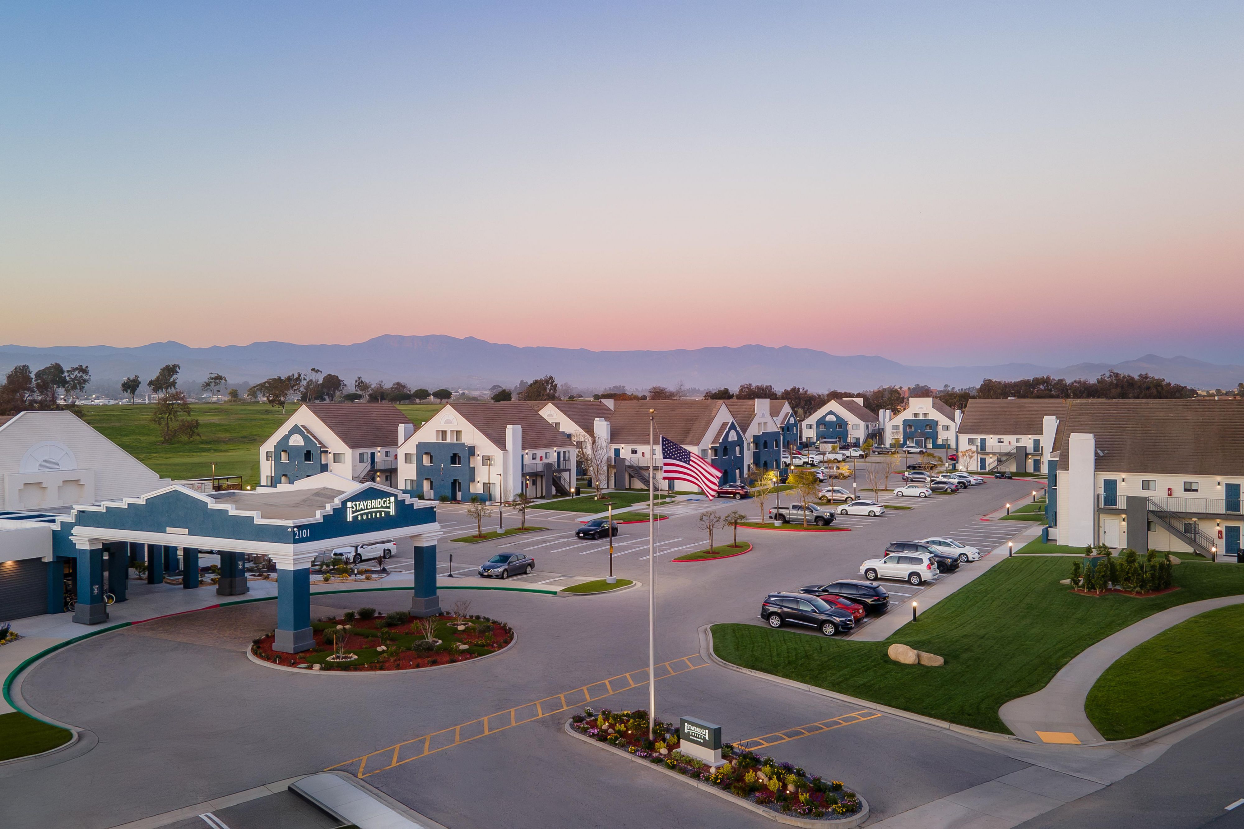 Penthouse Suite at Staybridge Suites Oxnard – River Ridge