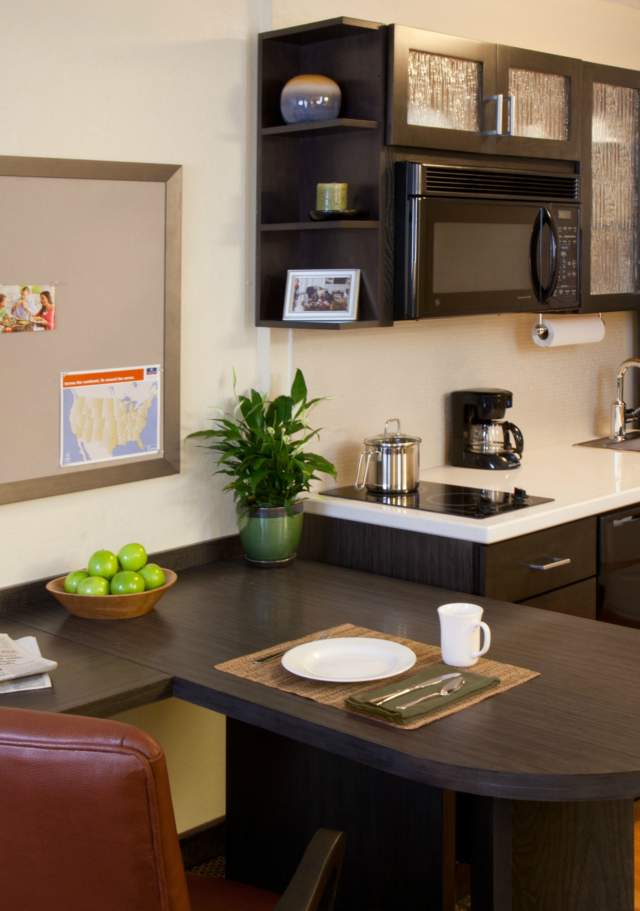 Studio Kitchen Suite at Sonesta Simply Suites Orange County Airport