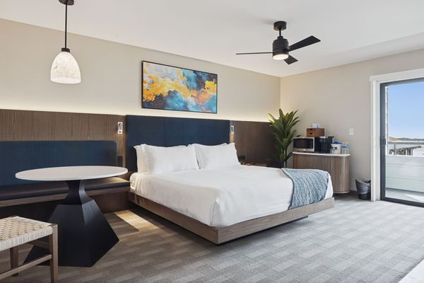 Deluxe King (Fireplace - Full View) at 456 Embarcadero Inn & Suites