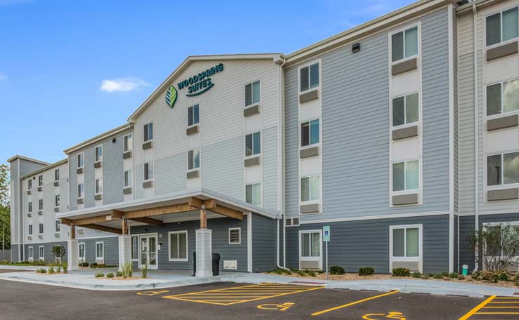 Non-Smoking Queen Bed Suite at WoodSpring Suites Chicago Midway