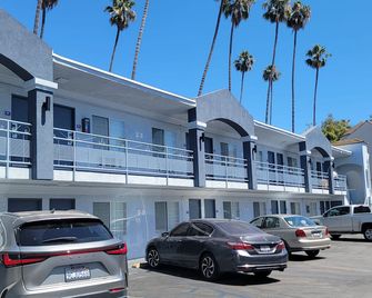 Budget Rooms at Value Inn Hollywood