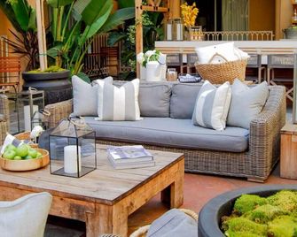 Standard and Upgraded Rooms at Hollywood Hotel