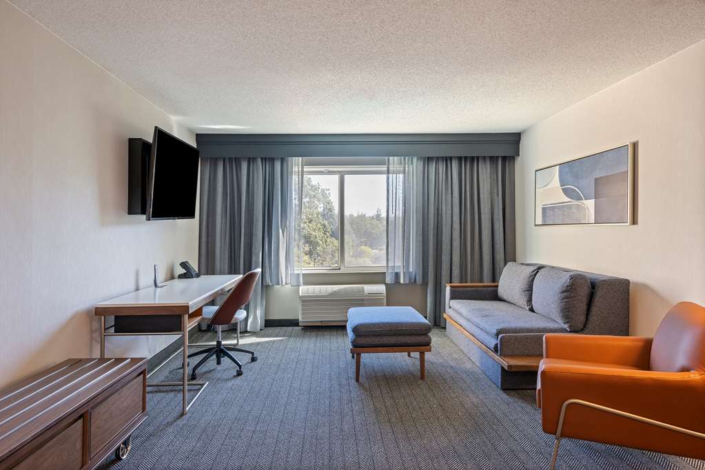 One-Bedroom Suite – King or Queen at Sonesta Select San Ramon