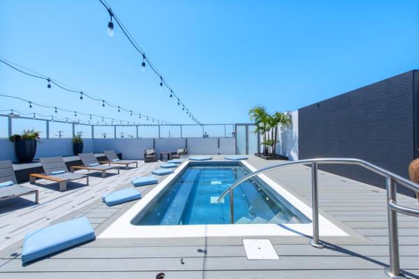 Rooms with Private Hot Tub at Shade Hotel Manhattan Beach