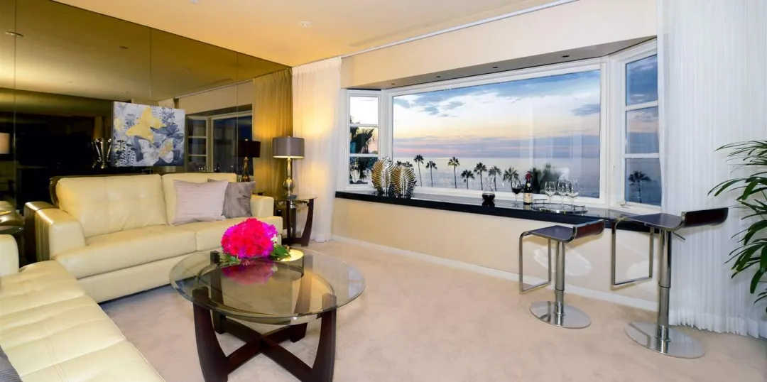 Icon Collection (Sky Suite / Villa Suite / Pacific Suite) at La Valencia Hotel