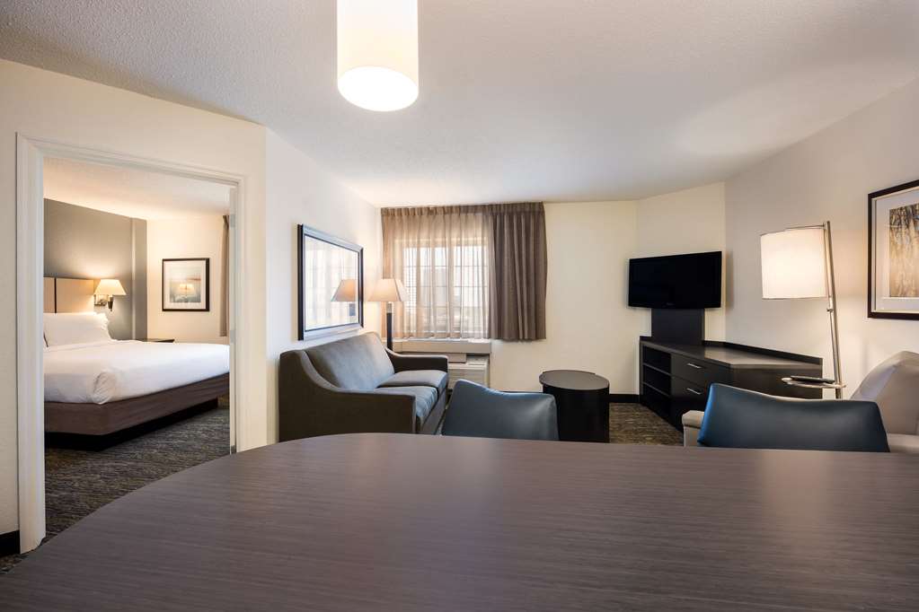 One-Bedroom Suite — Queen at Sonesta Simply Suites Irvine Spectrum